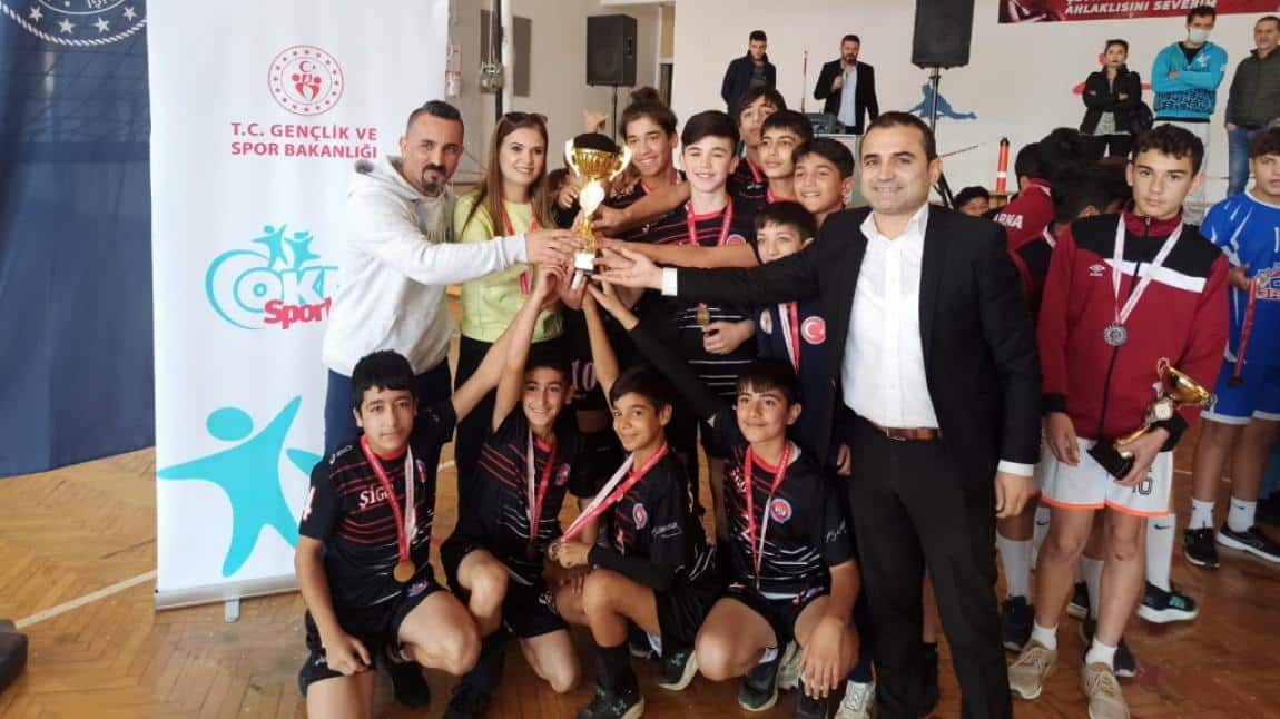 Yıldız Erkek Voleybol Takımımız Adana Şampiyonu Oldu